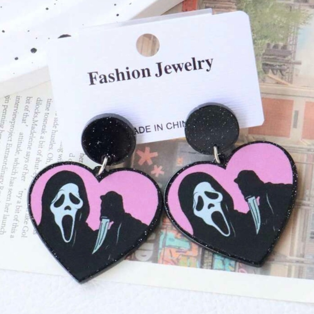 SCREAM Heart-Shaped Pink and Black Earrings - Picture 4 of 7